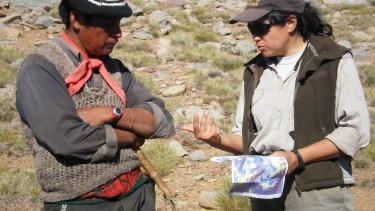 La interacción entre los trabajadores de Parques y las comunidades originarias tiene una larga historia, tanto en Lanín como en Nahuel Huapi. (archivo)