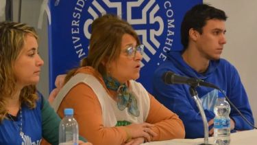 Representantes sindicales de la UNCo dieron un conferencia de prensa el viernes (ADUNC)