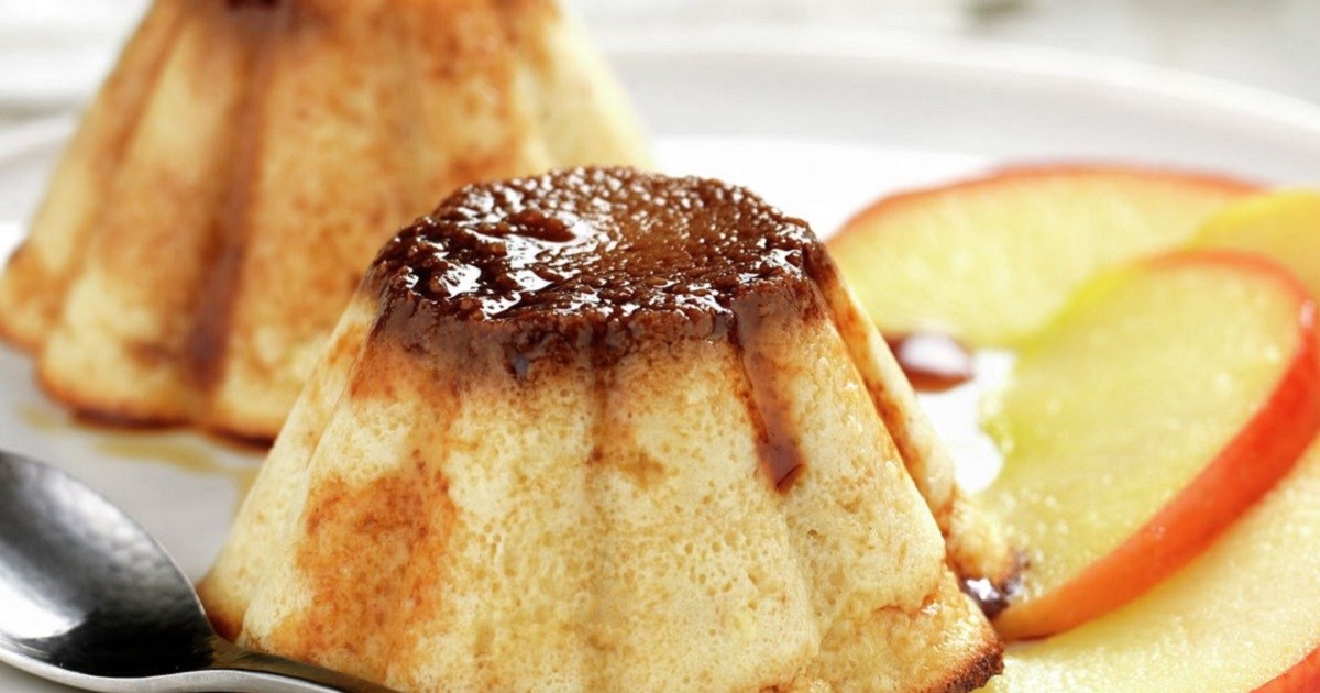 Flan de manzana con crema y/o dulce de leche: fácil, rico y tentador