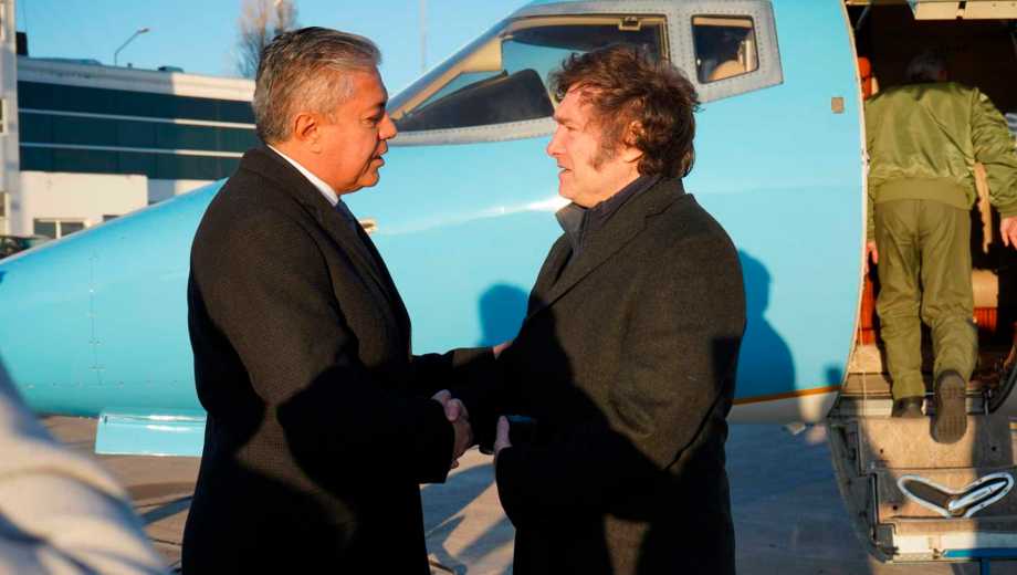 Javier Milei y Rolando Figueroa durante la visita del presidente a Neuquén en 2024. Foto: archivo. 