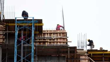 La reglamentación de la reforma laboral modifica las indemnizaciones, que son similares al sistema que ya usaba Uocra. (Archivo MAtías Subat)