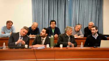 Algunos de los imputados con sus defensores, durante el juicio de responsabilidad en agosto del 2024. (Archivo/Matías Subat)