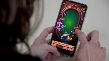 En Argentina, el juego de azar se encuentra prohibido para personas menores de 18 años. Foto: Matías Subat