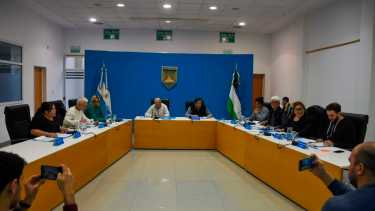 La votación de esta mañana terminó 5 a 3. Los oficialistas que se opusieron recordaron que en enero ya se había rechazado la Ley Bases. (Foto: Juan Thomes)