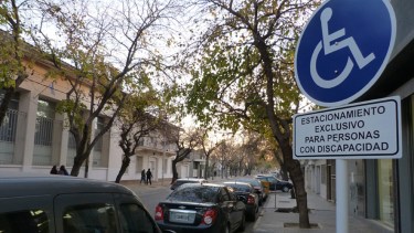 Símbolo internacional de acceso discapacidad.-