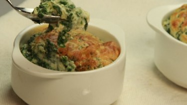 Una receta rendidora y fácil de hacer: soufflé de ricota y espinaca
