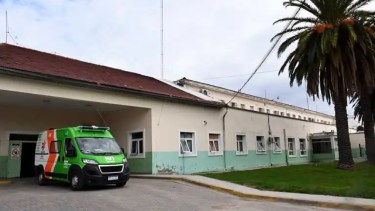 El motociclista permanece internado en el hospital de Viedma. Foto Archivo