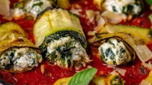 Rollos de zucchini rellenos con ricota y espinaca