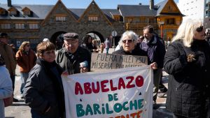 Marcha de jubilados contra el veto de Milei en Neuquén y Río Negro: el apoyo de la CGT y sindicatos