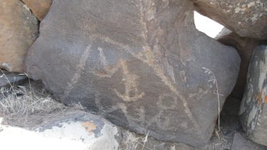 En el sitio Curapil, arquéologos encontraron grabados sobre piedra. Crédito Emiliano Mange