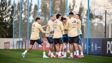 El plantel argentino hizo el último entrenamiento en Ezeiza antes de medirse con Chile. 