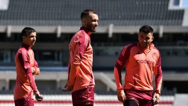 Nacho Fernández, Pezzella y Acuña, tres referentes de River. (Foto: @RiverPlate)
