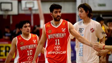 Chiqui Paredes y Enzo Nieva, piezas claves en el Rojo, que picó en punta en el PreFederal. (Archivo Matías Subat)