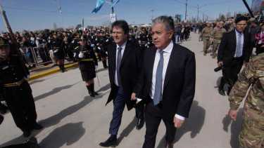 El intendente Mariano Gaido y el gobernador Rolando Figueroa presidieron el acto por los 120 años de la capitalidad de Neuquén (Oscar Livera)