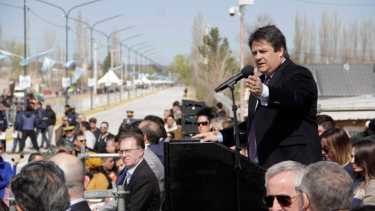 Mariano Gaido dejó inaugurada la avenida Necochea y anunció asfalto por 140.000 millones de pesos (foto Oscar Livera)