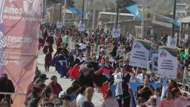 Neuquén está de fiesta: ¿a qué hora empieza el desfile por el 121 aniversario de la ciudad?