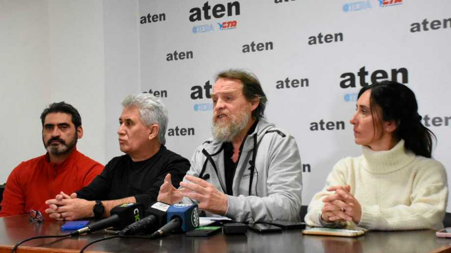 Neuquen-aten-conferencia-por-amparo-por-presentismo-foto-mati-subat-02