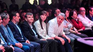 Rolando Figueroa junto a sus ministros en el Espacio Duam. Foto: Cecilia Maletti.