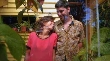 Victoria y Nehuen se conocieron hace casi veinte años en la Escuela de Música Popular de Avellaneda y desde entonces construyeron una vida juntos. (Foto: Retinete Audiovisuales)