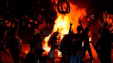 El fuego es la excusa para encontrarse en comunidad cada año. Foto: gentileza fogoneros. 