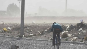 Viento en Neuquén y Río Negro: cuándo termina el alerta por ráfagas fuertes y qué pasará este lunes