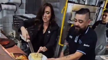 Victoria Villarruel fue a una pizzería y se volvió viral en redes.