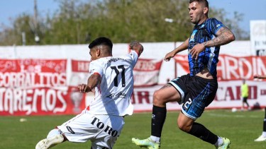 Deportivo Rincón cayó ante Huracán Las Heras. Foto: Prensa Huracán.