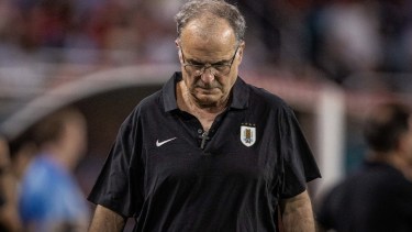 Marcelo Bielsa reservó a seis jugadores de la Liga Profesional. Foto: @Uruguay.