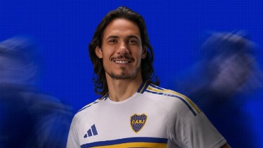 Edinson Cavani presentó la nueva camiseta alternativa de Boca. Foto: @BocaJrsOficial.