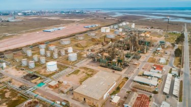 La exportación del petróleo de Vaca Muerta demandó más de 2.000 viajes en camión hasta el puerto.