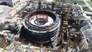 Paralizan la obra del primer reactor nuclear diseñado en Argentina y se registran 150 despidos