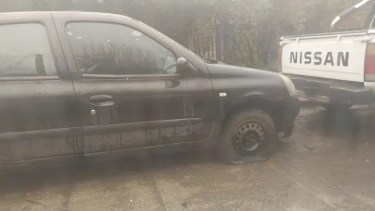 Insólito: jóvenes salieron a cortar neumáticos de los autos estacionados en San Martín de Los Andes 