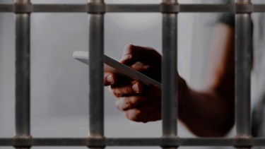 La fuga de un preso reflotó la polémica por el uso de celulares en las cárceles de Neuquén
