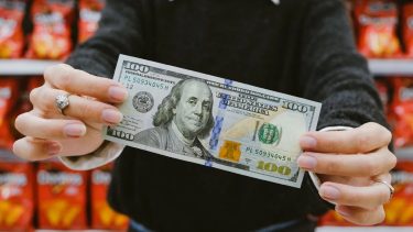 Dólar supermercado.