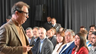 Rubén Magnano, entrenador histórico de la selección de básquet, junto a Rolando Figueroa. Foto: gentileza.