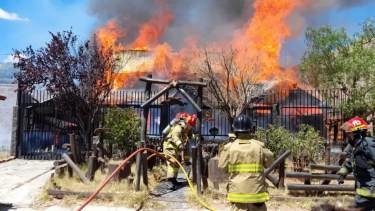 Un incendio en el barrio Cooperativa, en Cutral Co. Foto: archivo
