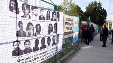 El lugar del juicio, avenida Argentina al 1600, se llena de pancartas para las audiencias (foto Matías Subat)