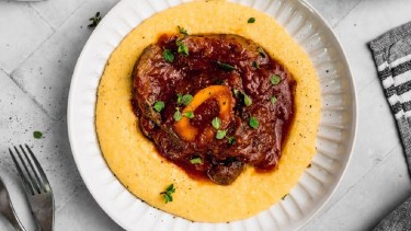 Paso a paso: cómo hacer polenta con osobuco, ideal para combatir el día frío