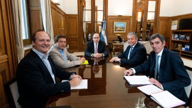 La cumbre del jefe de Gabinete Guillermo Franco y el nuevo funcionario de Energía Daniel González con los gobernadores de Río Negro y Neuquén (Prensa gobierno de Río Negro)