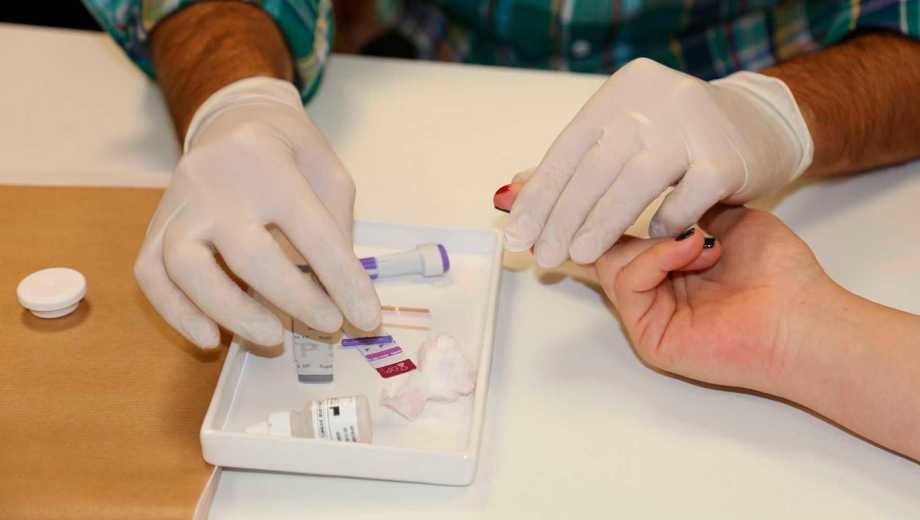 Los testeos se realizan en Neuquén y en Centenario. Foto: ilustrativa. 