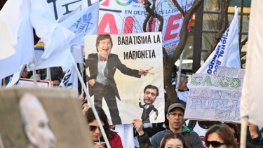 Unter concentra frente a la Legislatura. Foto: Marcelo Ochoa.