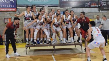 Las Rojas hicieron historia en la Liga Federal Femenina. Ganaron los 9 partidos. (Fotos CAB y CAI)