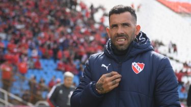 Carlos Tevez aseguró que Independiente le debe plata.