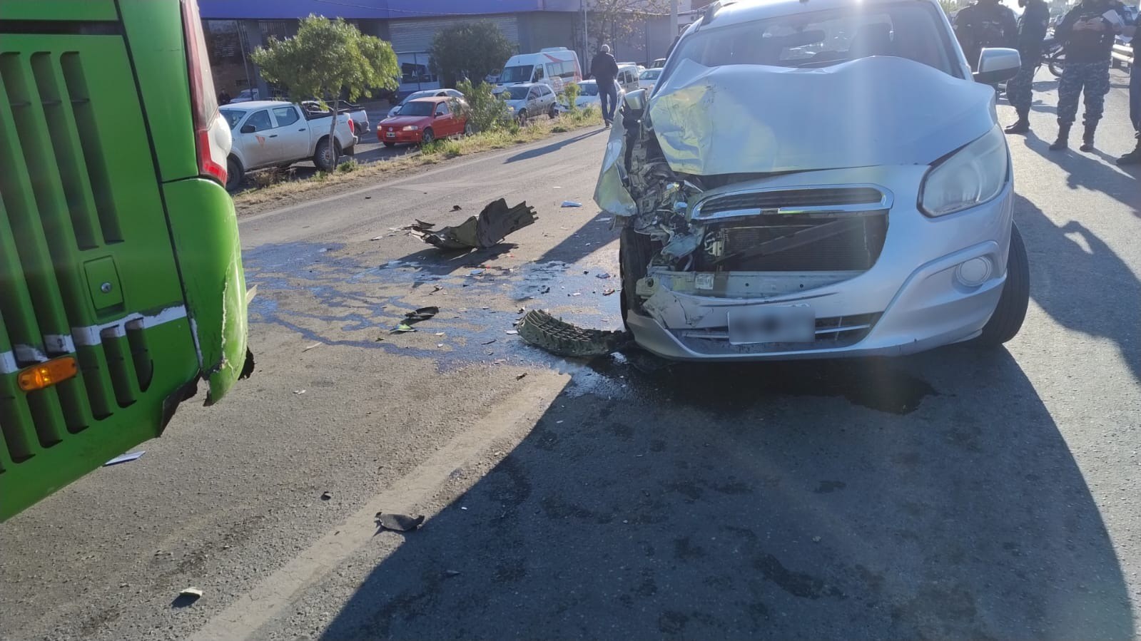 Choque en Ruta 22 de Neuquén entre una camioneta y un colectivo ...
