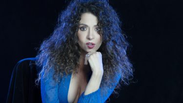 “Si no salgo de gira me pongo de mal humor”, dice, entre risas, pero bastante en serio, Patricia Sosa.