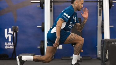 Neymar se recupera de una larga inactividad por lesión y se entrena para volver a jugar la semana que viene.