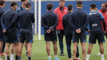 La barra del Ciclón visitó al plantel de San Lorenzo y pidió explicaciones por el momento que atraviesa el equipo.