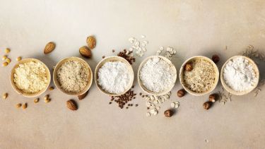 Una de las mejores formas de mejorar la alimentación sin necesidad de eliminar las harinas por completo es optar por harinas integrales o alternativas a las refinadas.