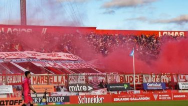 Tensión en la B Metropolitana: encontraron una granada en la cancha de Los Andes