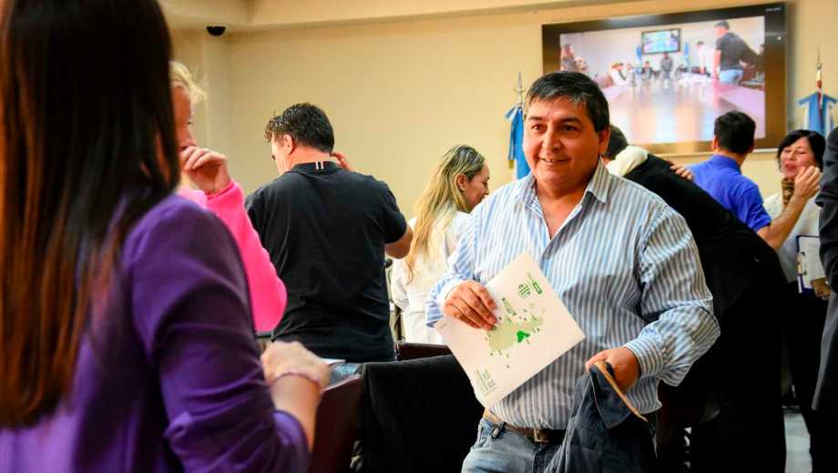 Carlos Quintriqueo durante una visita a la Legislatura en 2024. Foto: archivo Cecilia Maletti. 